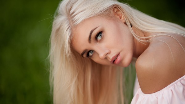 Pretty Girl Natural Blonde Hair Wallpaper