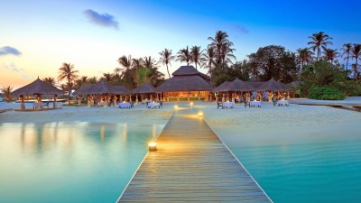 Maldive Islands Resort HD Wallpaper