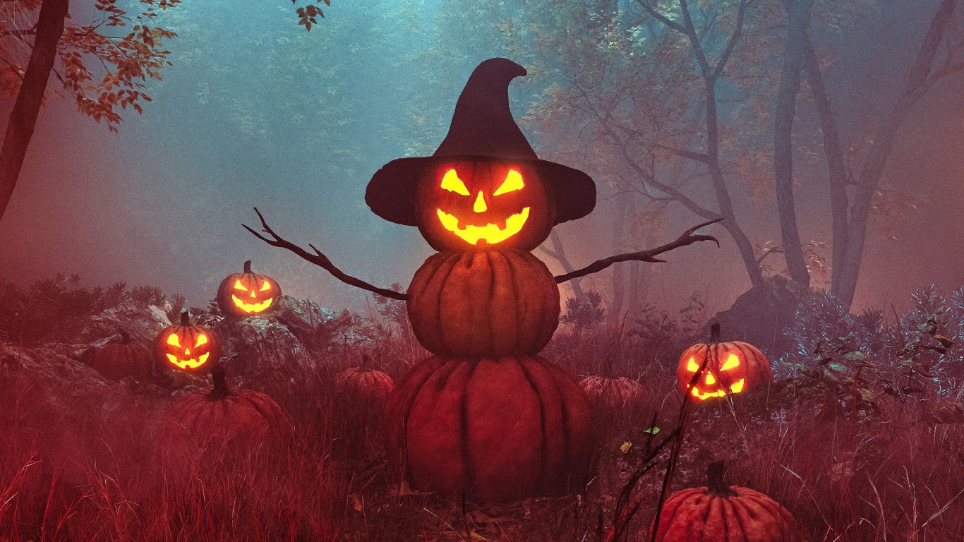 Download Halloween Pumpkin Man Wallpaper in 1366x768 Resolution