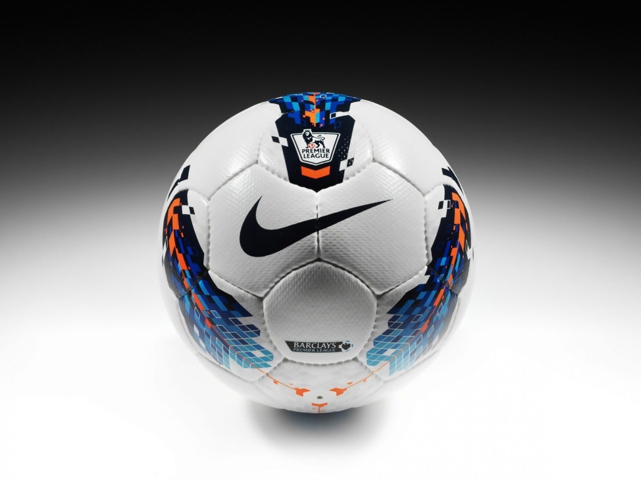 Download Nike Premier League Soccer Ball Wallpaper in 1280x960 Resolution