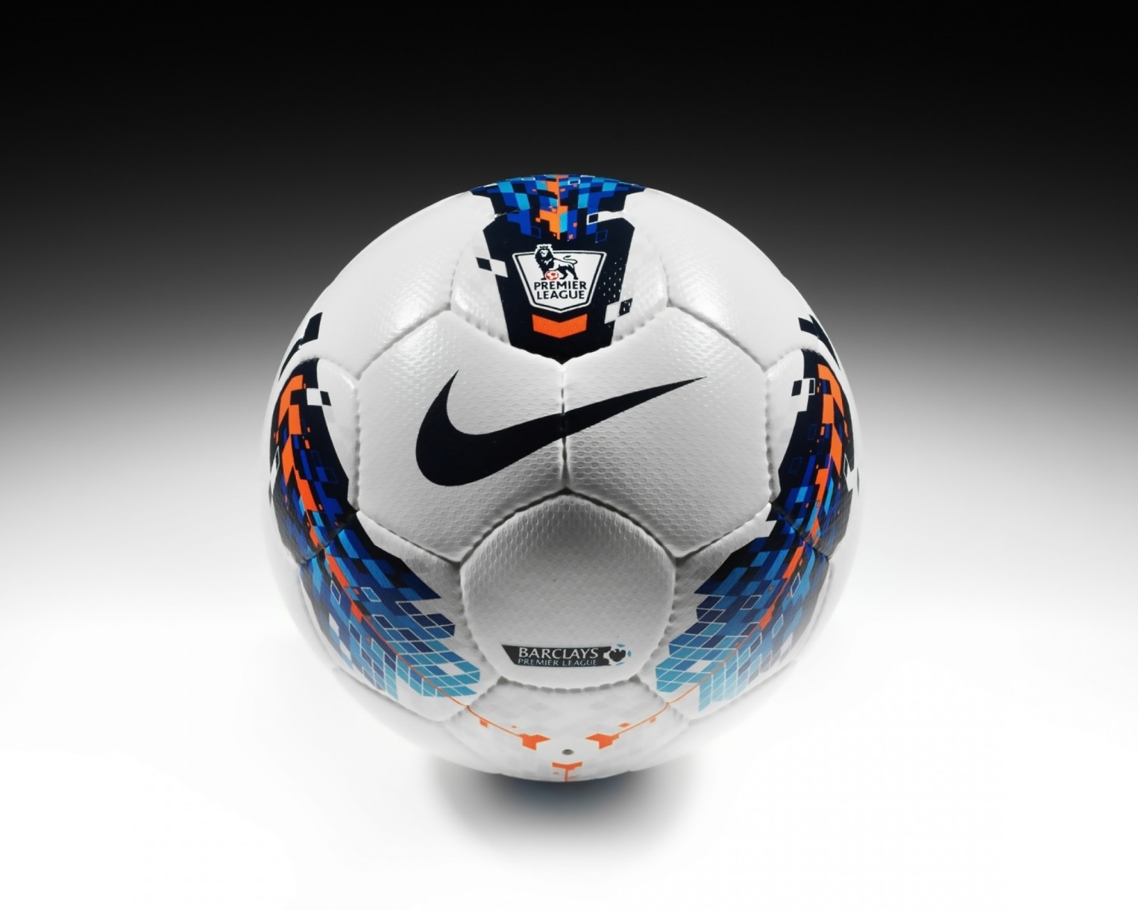 Download Nike Premier League Soccer Ball Wallpaper in 1600x1280 Resolution