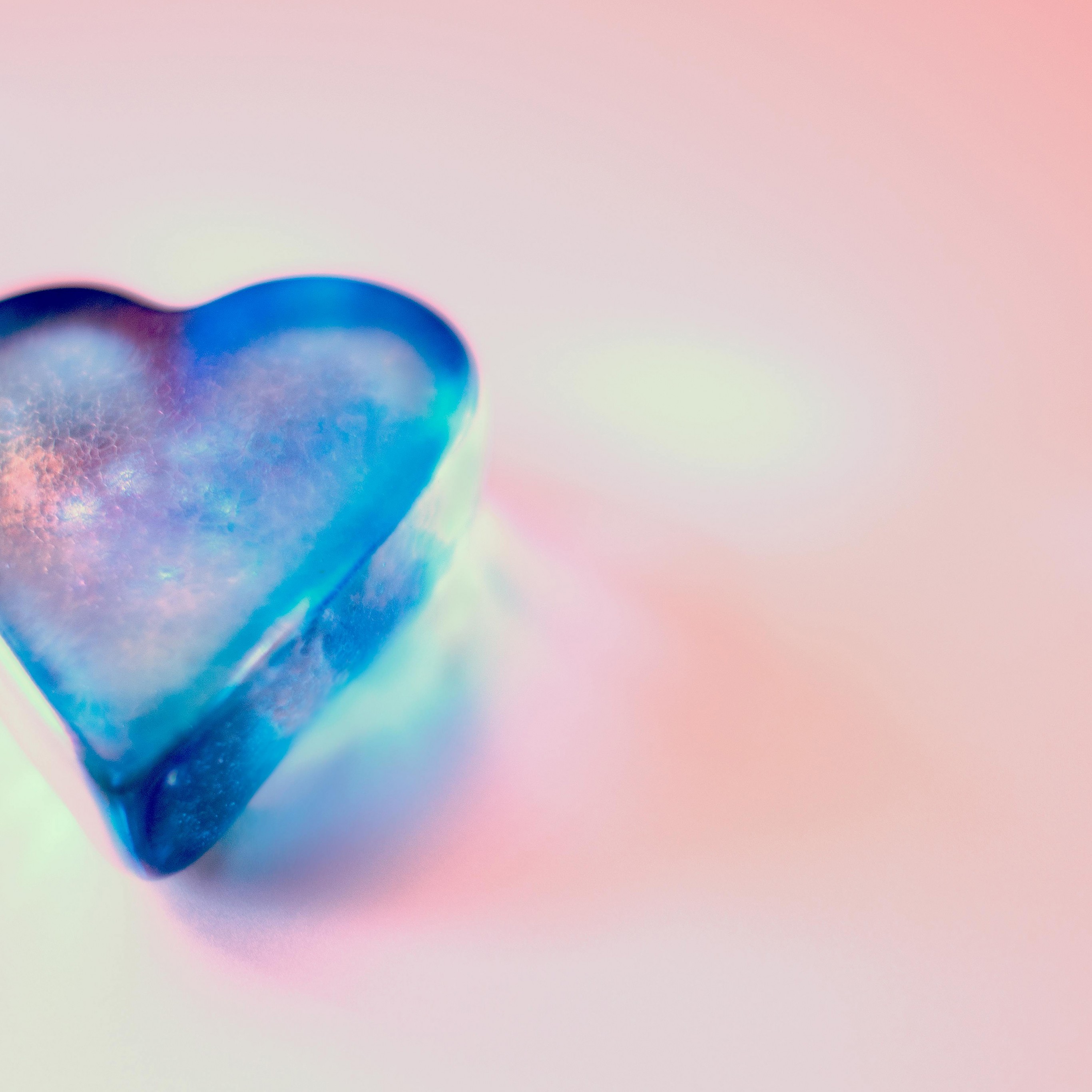 Download Blue Glass Heart Wallpaper in 2732x2732 Resolution