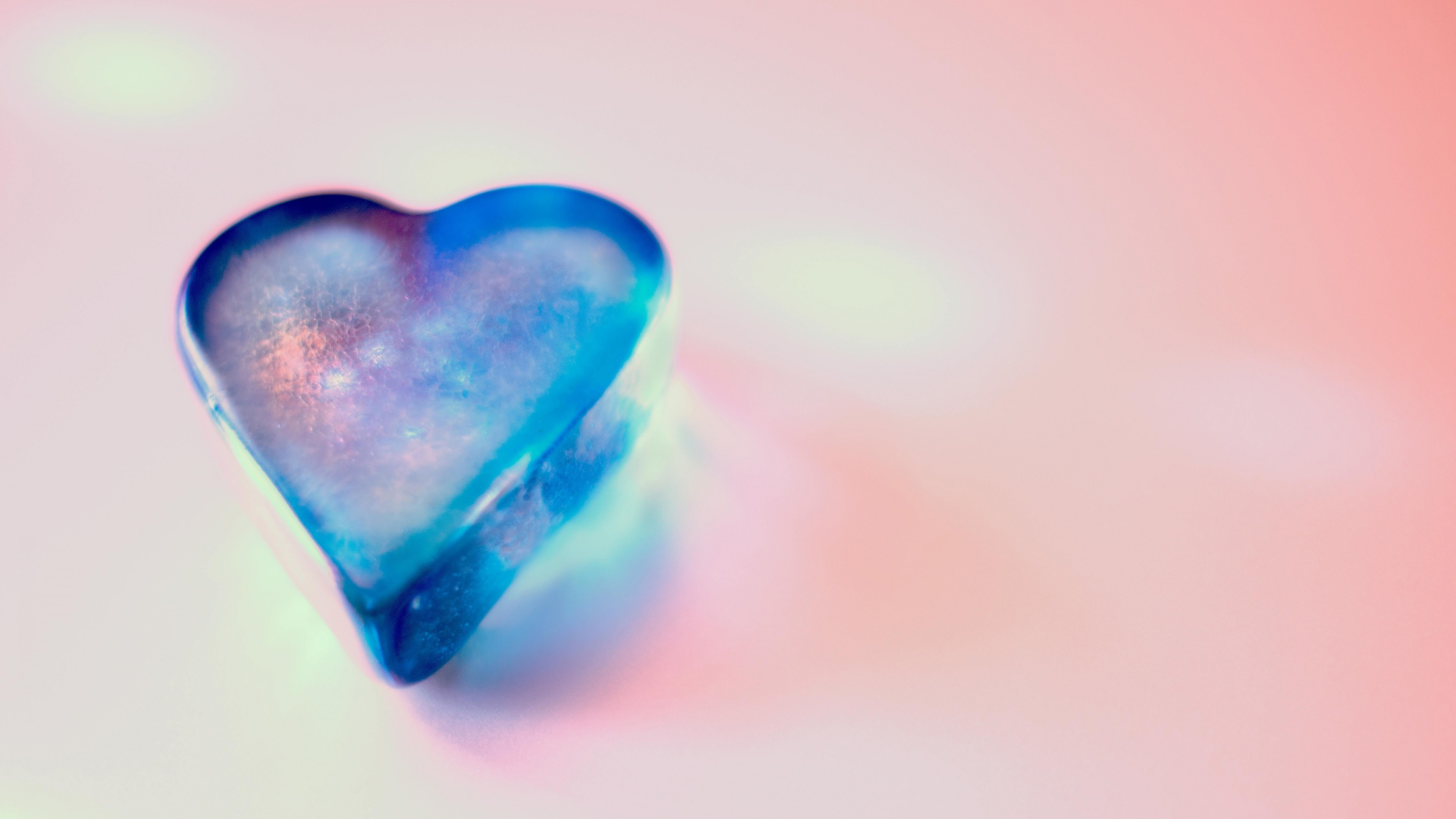 Download Blue Glass Heart Wallpaper in 3840x2160 Resolution