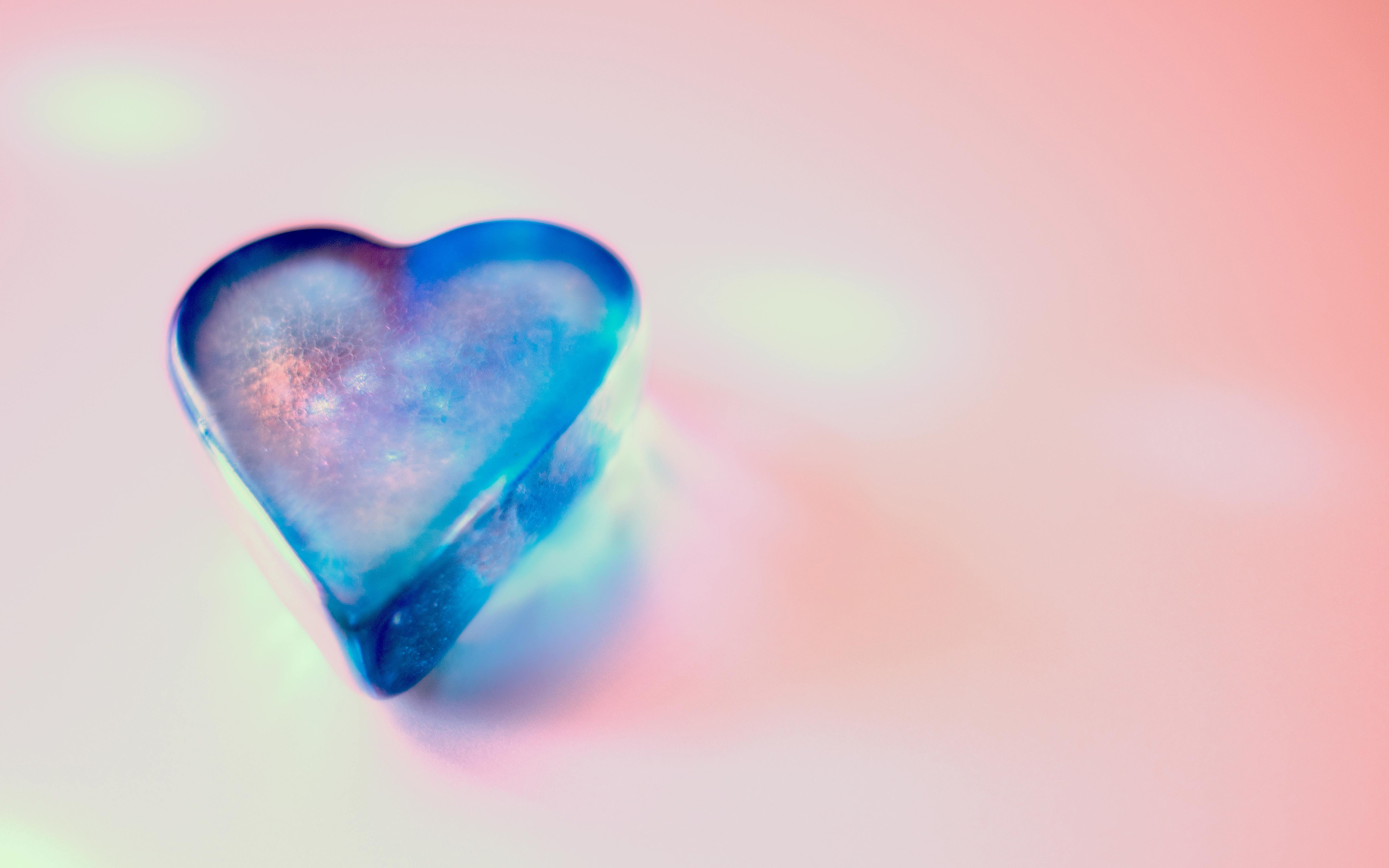 Download Blue Glass Heart Wallpaper in 5120x3200 Resolution