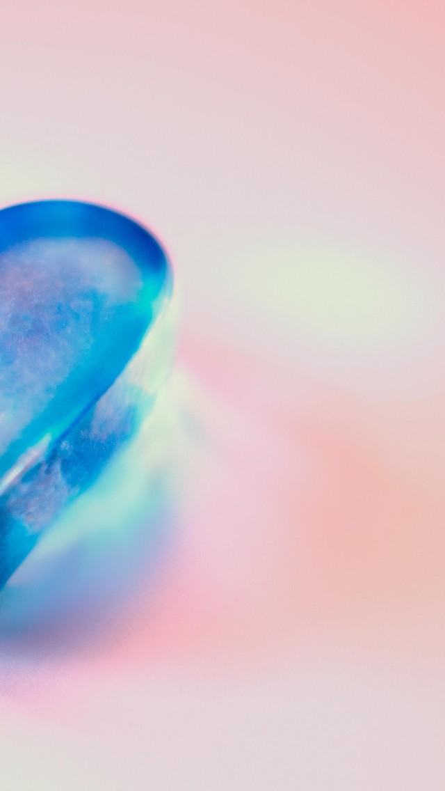 Download Blue Glass Heart Wallpaper in 640x1136 Resolution