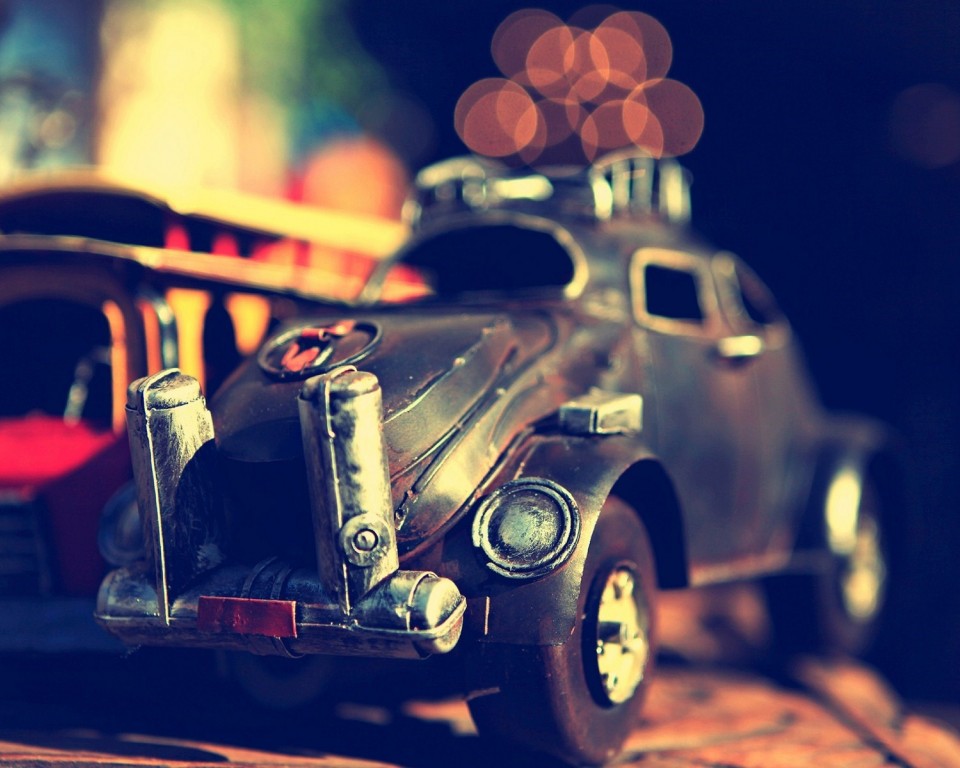 Download Old Vintage Toy Car Wallpaper in 960x768 Resolution
