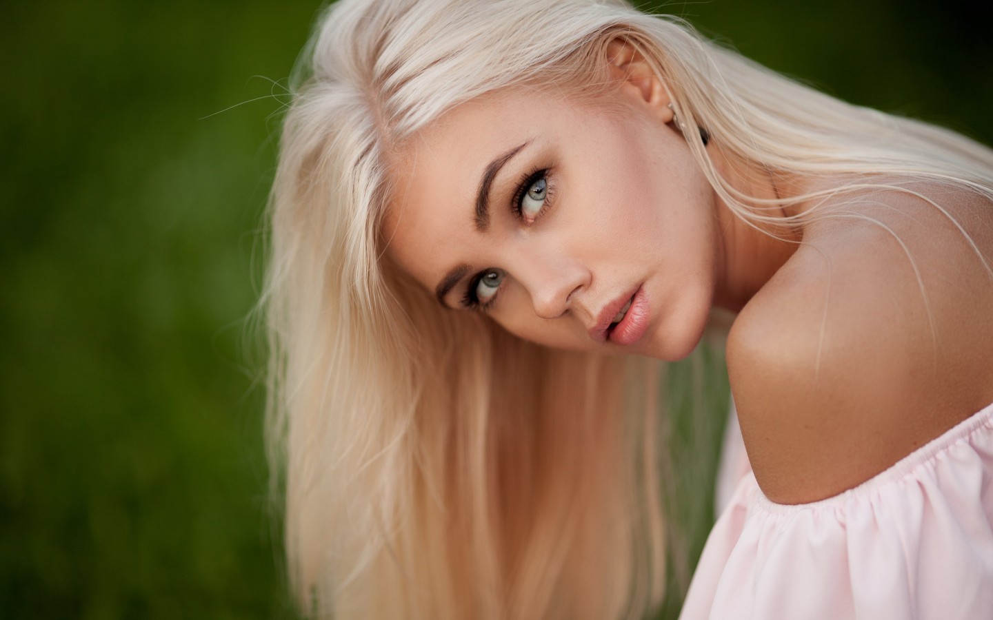 Download Pretty Girl Natural Blonde Hair Wallpaper At 1440x900 Resolution