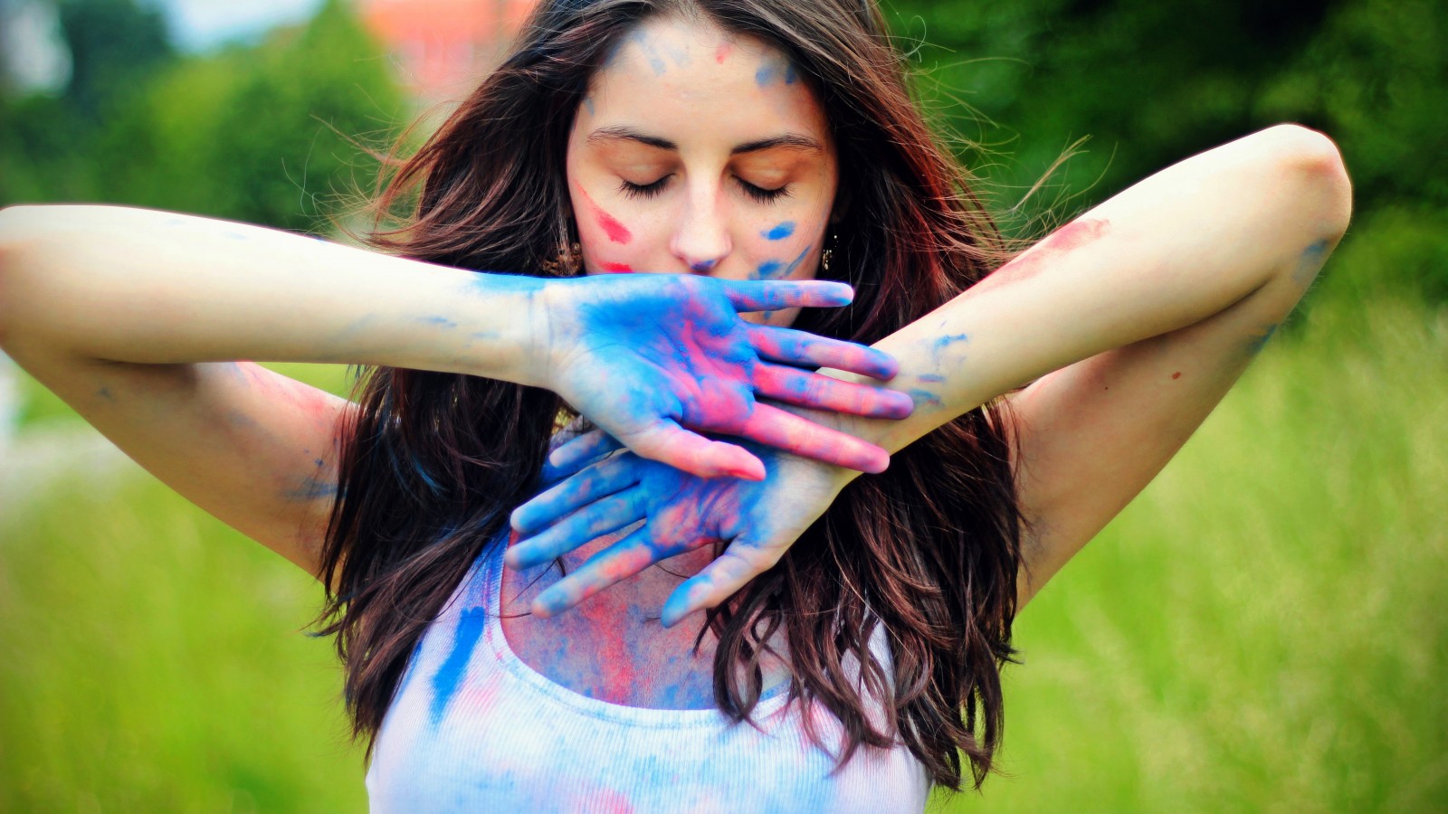 Download Girl Colorful Paint Face Mood Wallpaper in 1600x900 Resolution