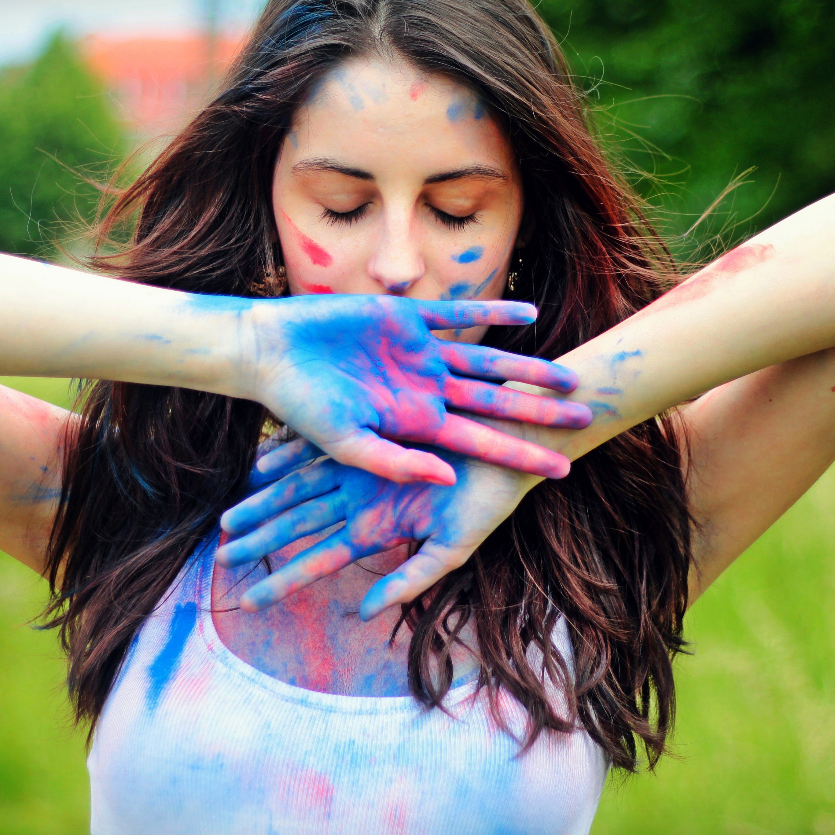 Download Girl Colorful Paint Face Mood Wallpaper in 2732x2732 Resolution