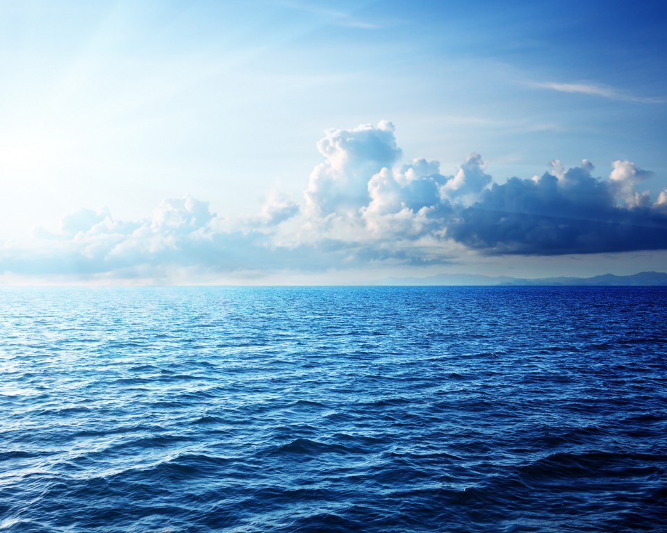 Download Sea Water Blue Sky Horizon Wallpaper in 960x768 Resolution