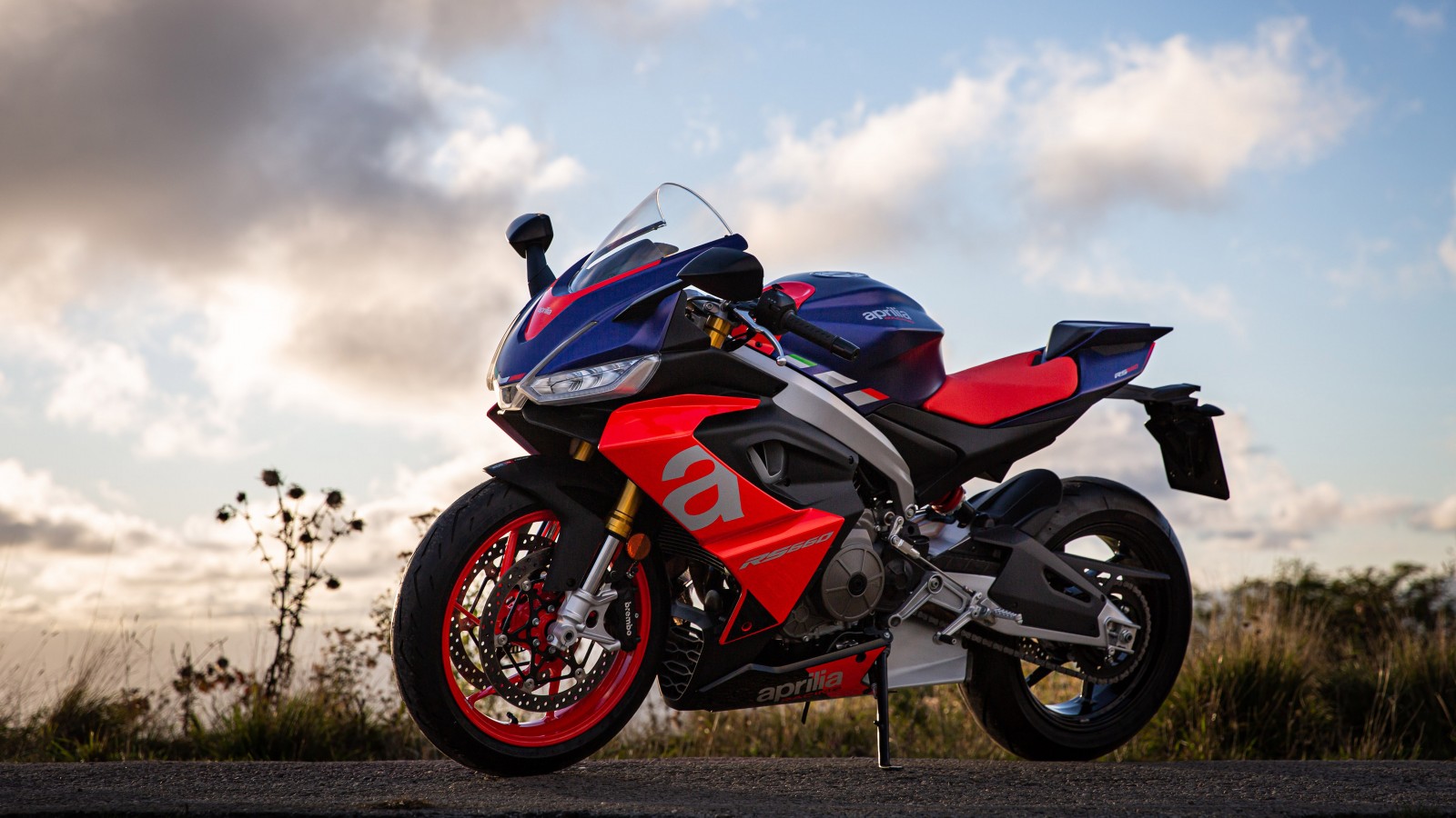 Download Aprilia RS 660 Sport Bike Wallpaper in 1600x900 Resolution