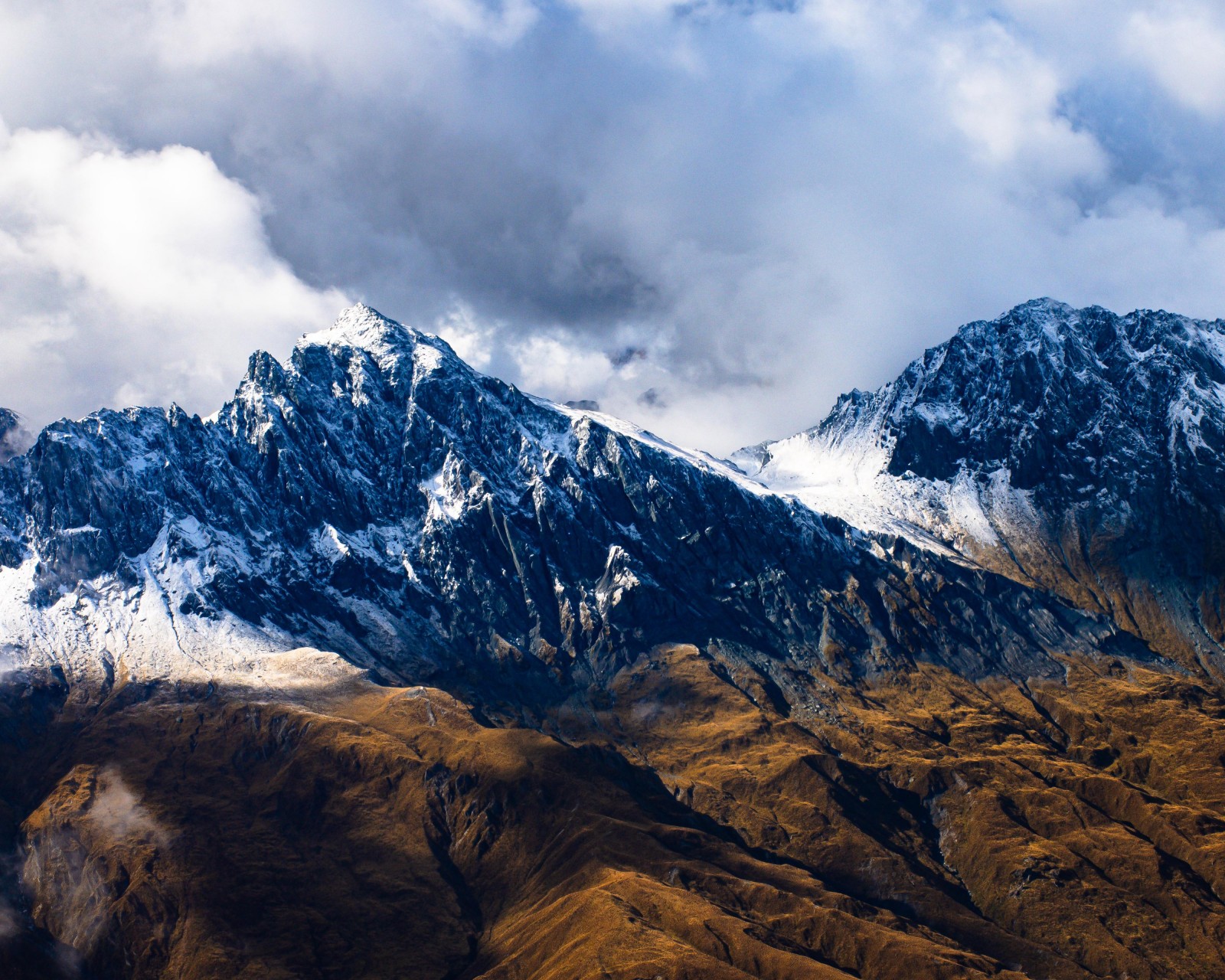 Download New Zealand Mountains Snow Clouds Wallpaper in 1600x1280 Resolution