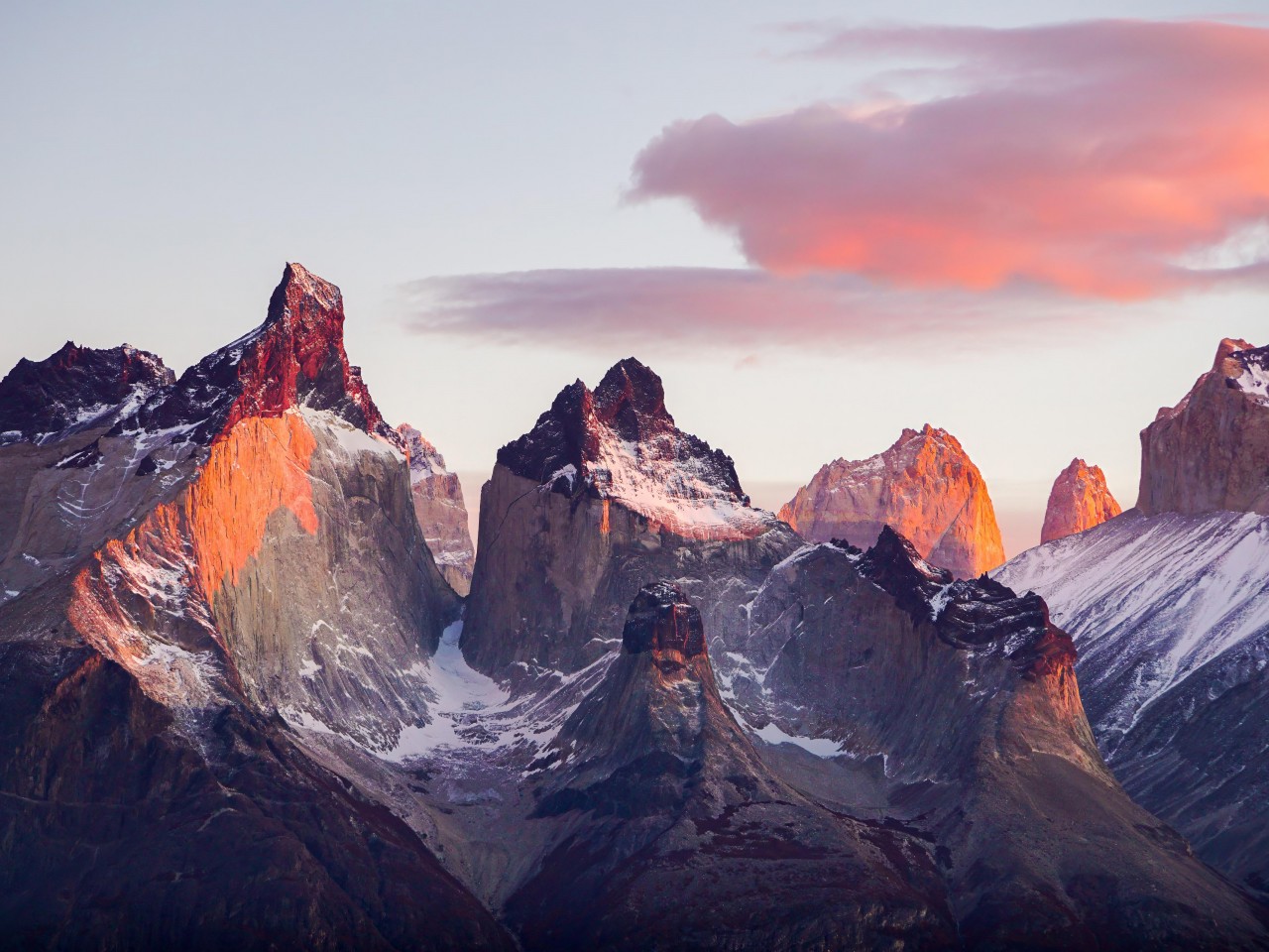 Download Chile Soaring Mountains Landscape Wallpaper in 1280x960 Resolution