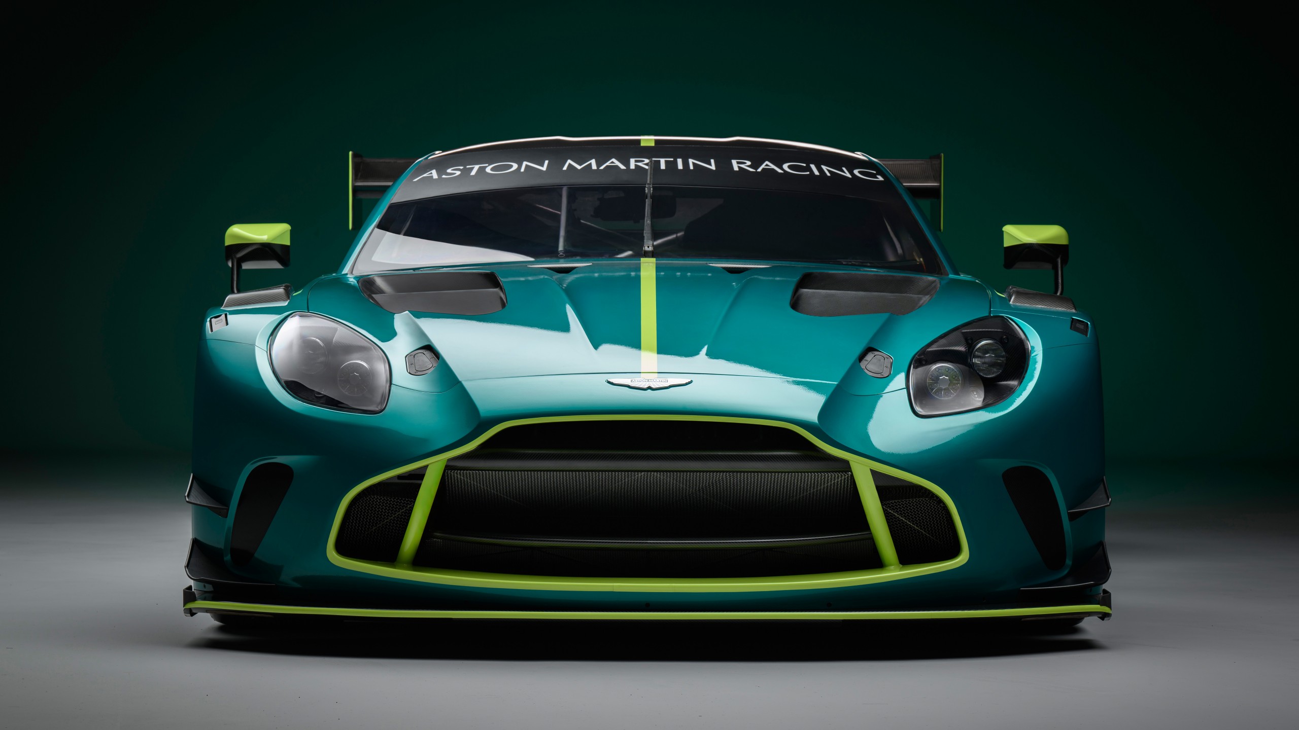Download Aston Martin Vantage GT3 Front Wallpaper in 2560x1440 Resolution