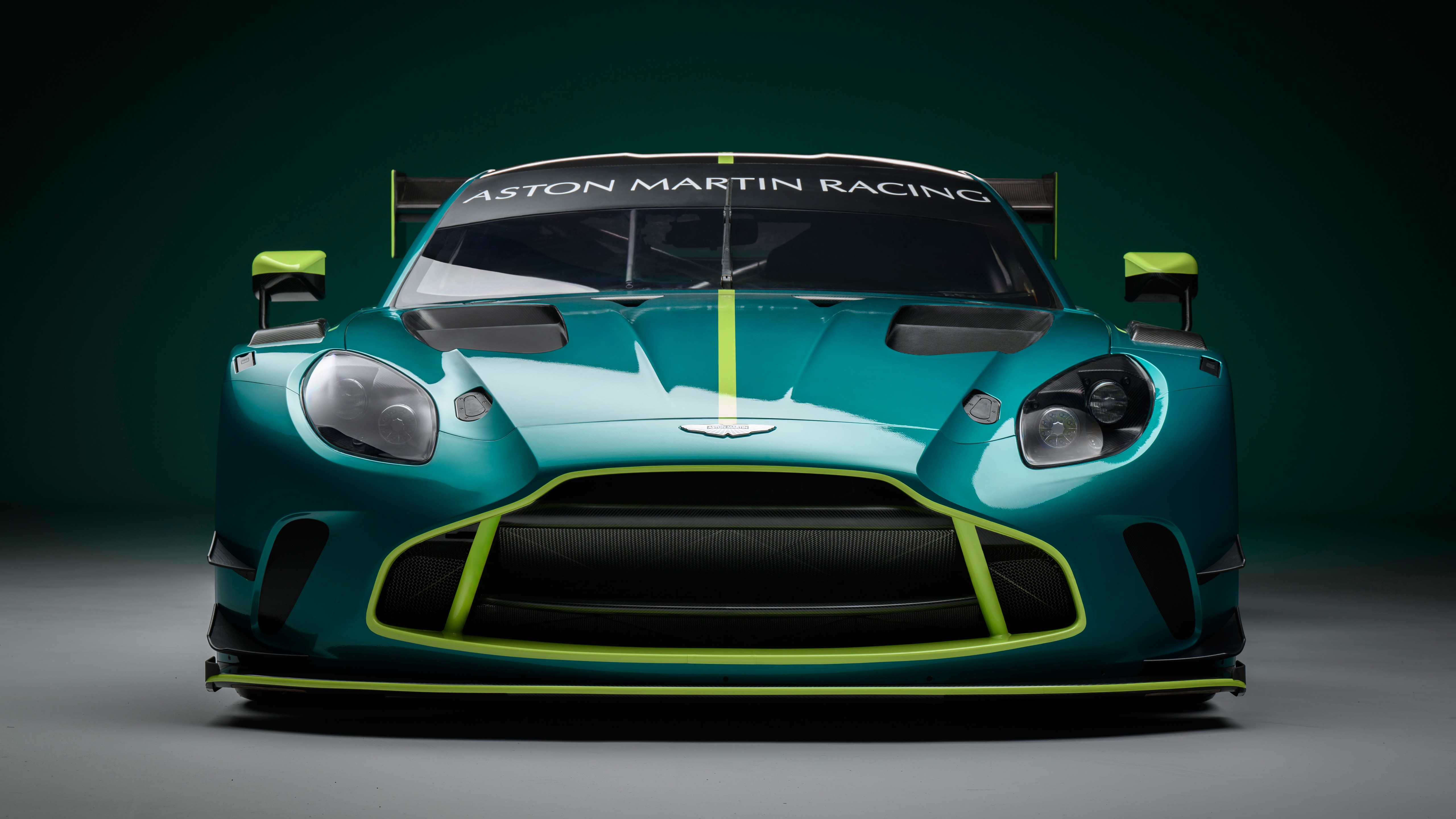 Download Aston Martin Vantage GT3 Front Wallpaper in 5120x2880 Resolution