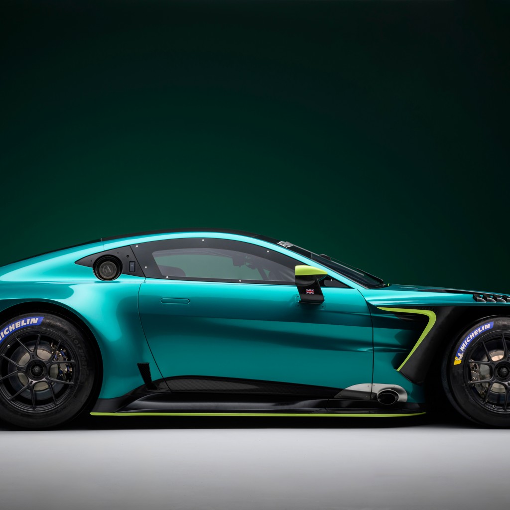 Download Aston Martin Vantage GT3 Wallpaper in 1024x1024 Resolution