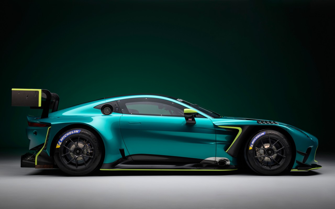 Download Aston Martin Vantage GT3 Wallpaper in 1280x800 Resolution