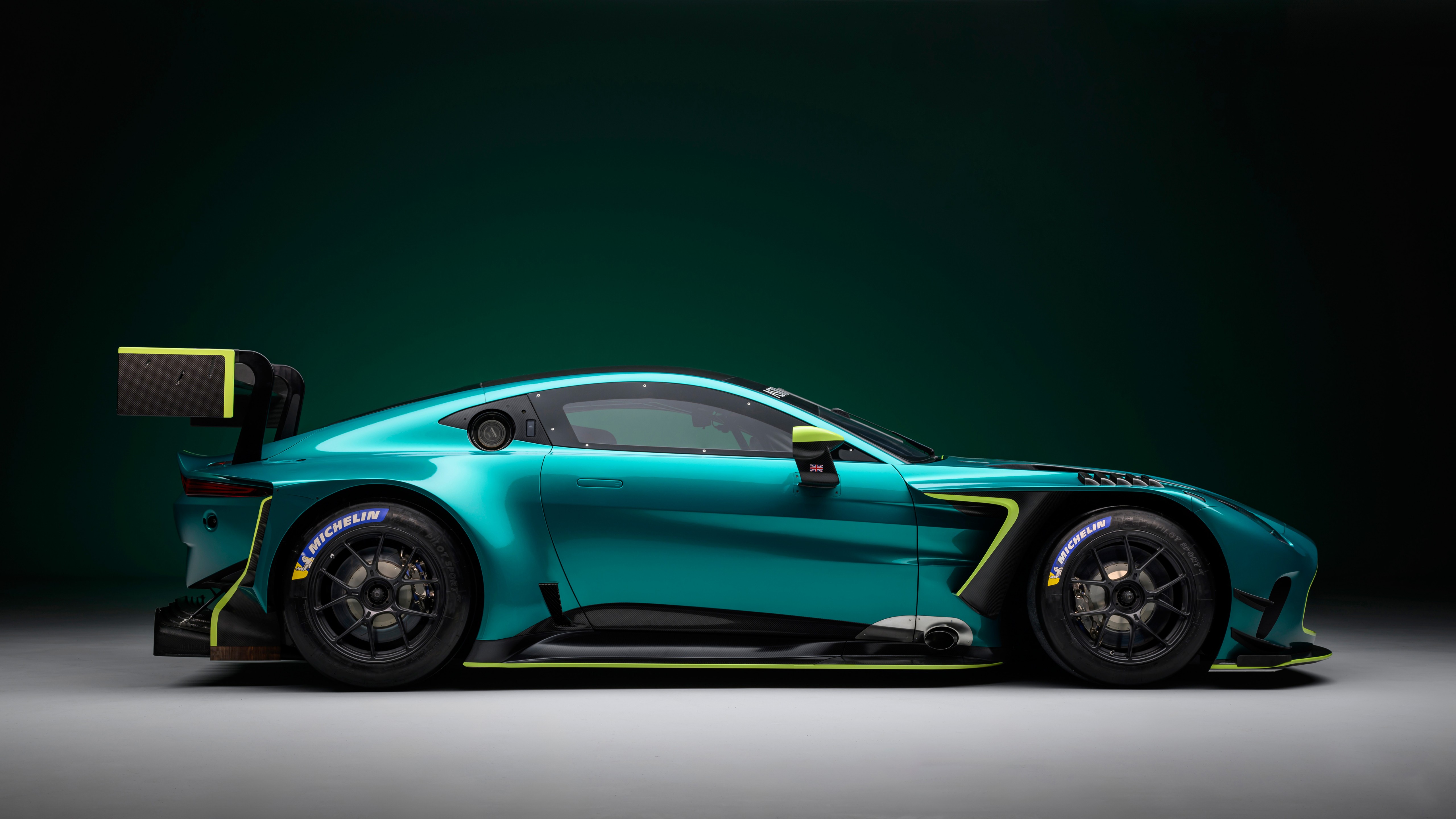 Download Aston Martin Vantage GT3 Wallpaper in 5120x2880 Resolution