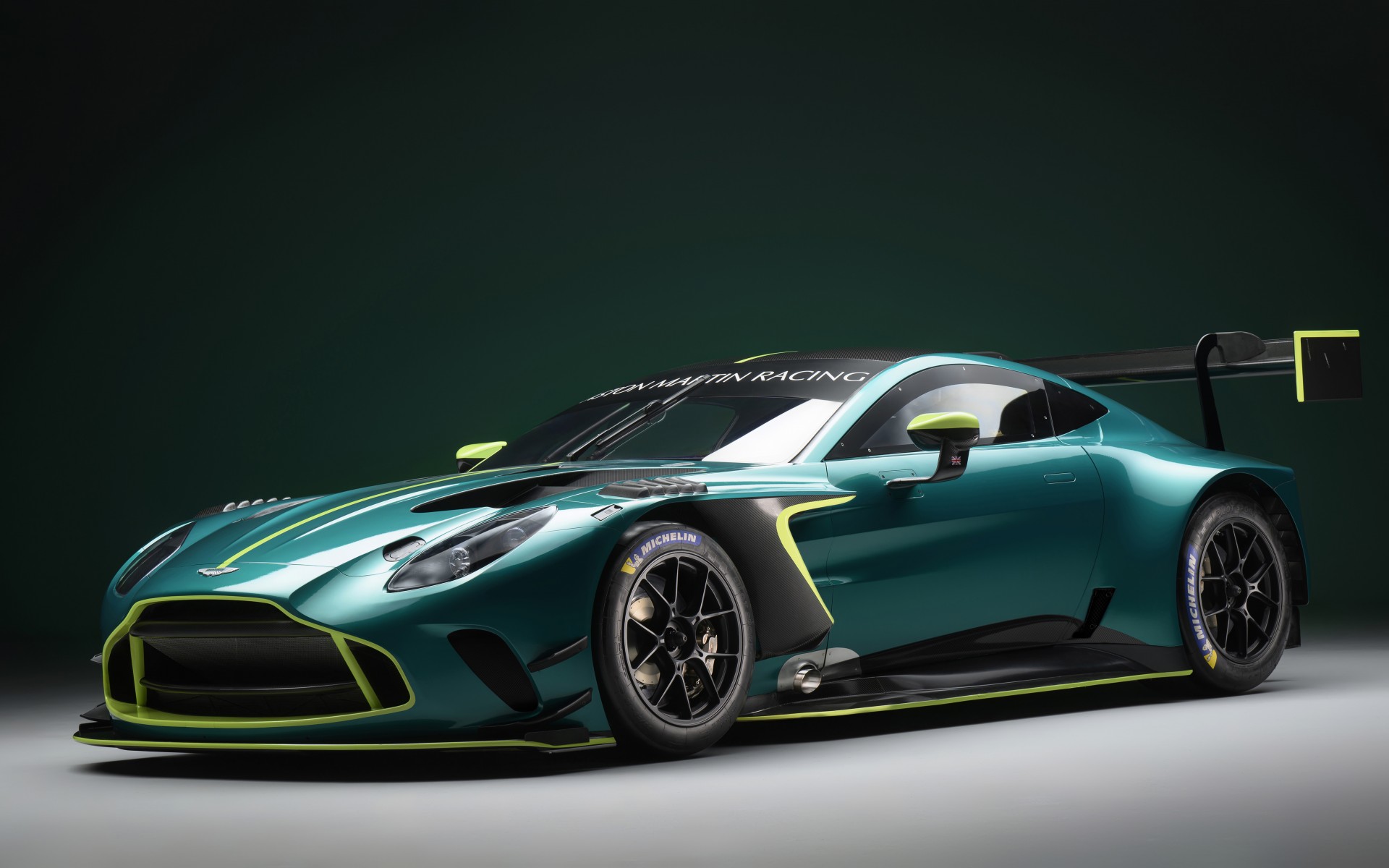 Download Aston Martin Vantage GT3 Racing Wallpaper in 1920x1200 Resolution