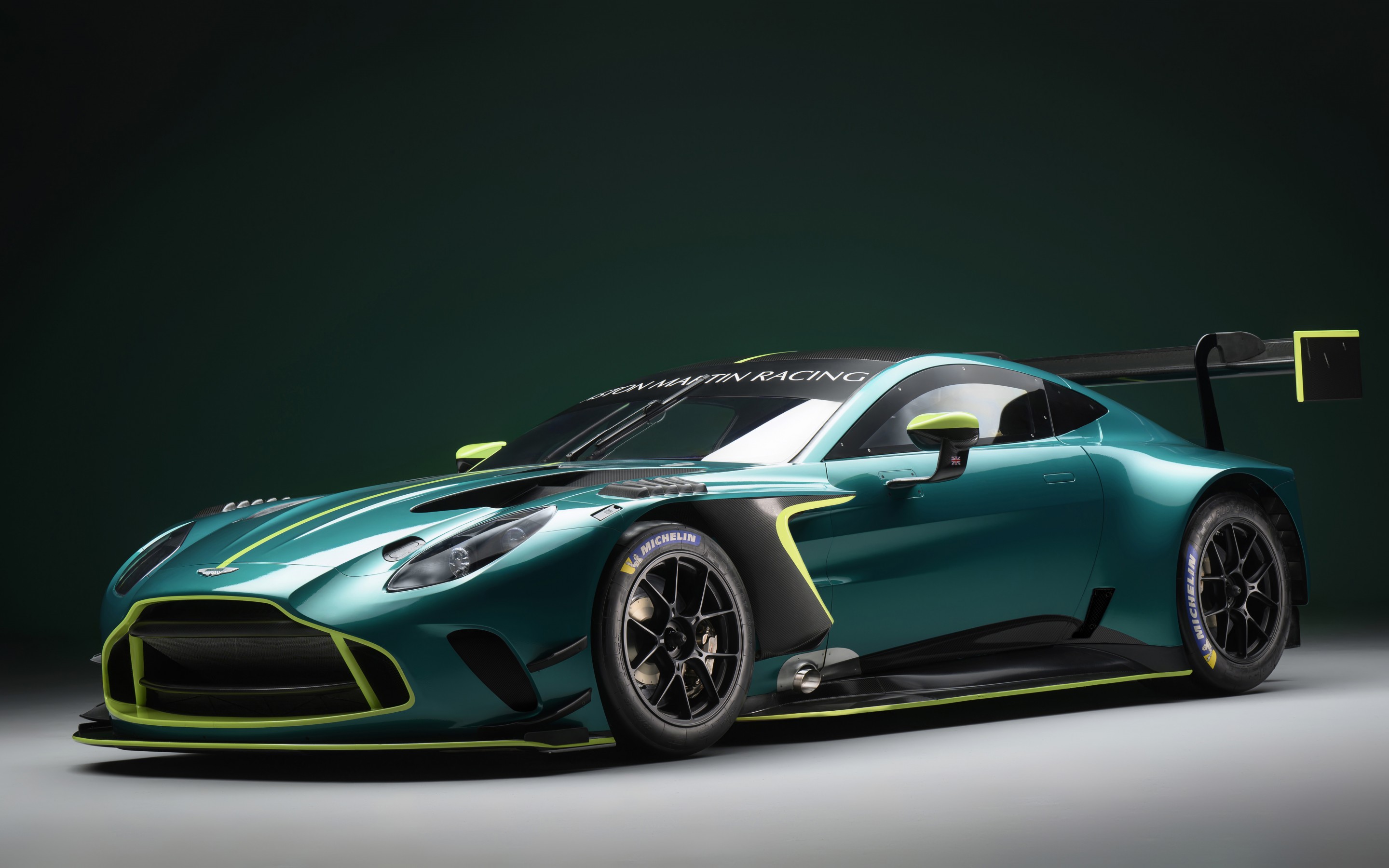 Download Aston Martin Vantage GT3 Racing Wallpaper in 2880x1800 Resolution
