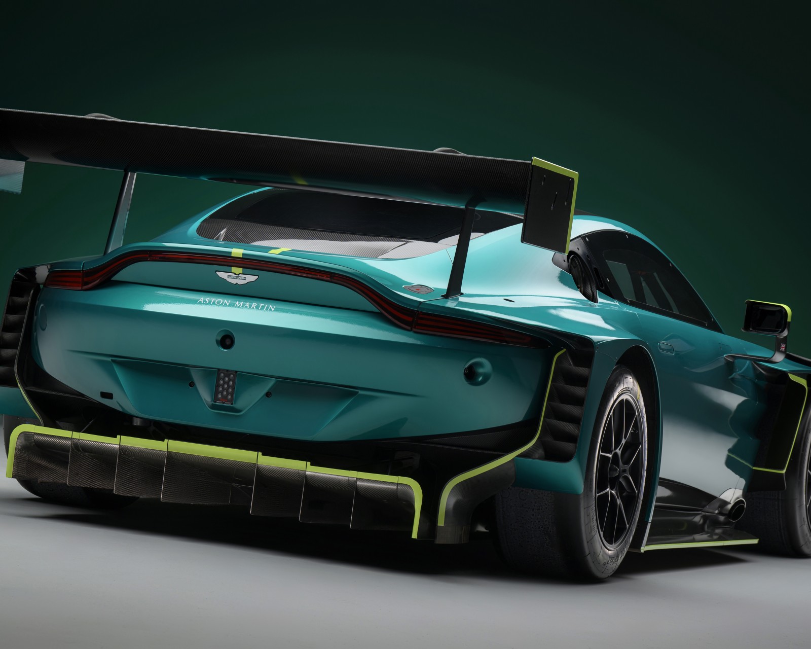 Download Aston Martin Vantage GT3 Rear Wallpaper in 1600x1280 Resolution