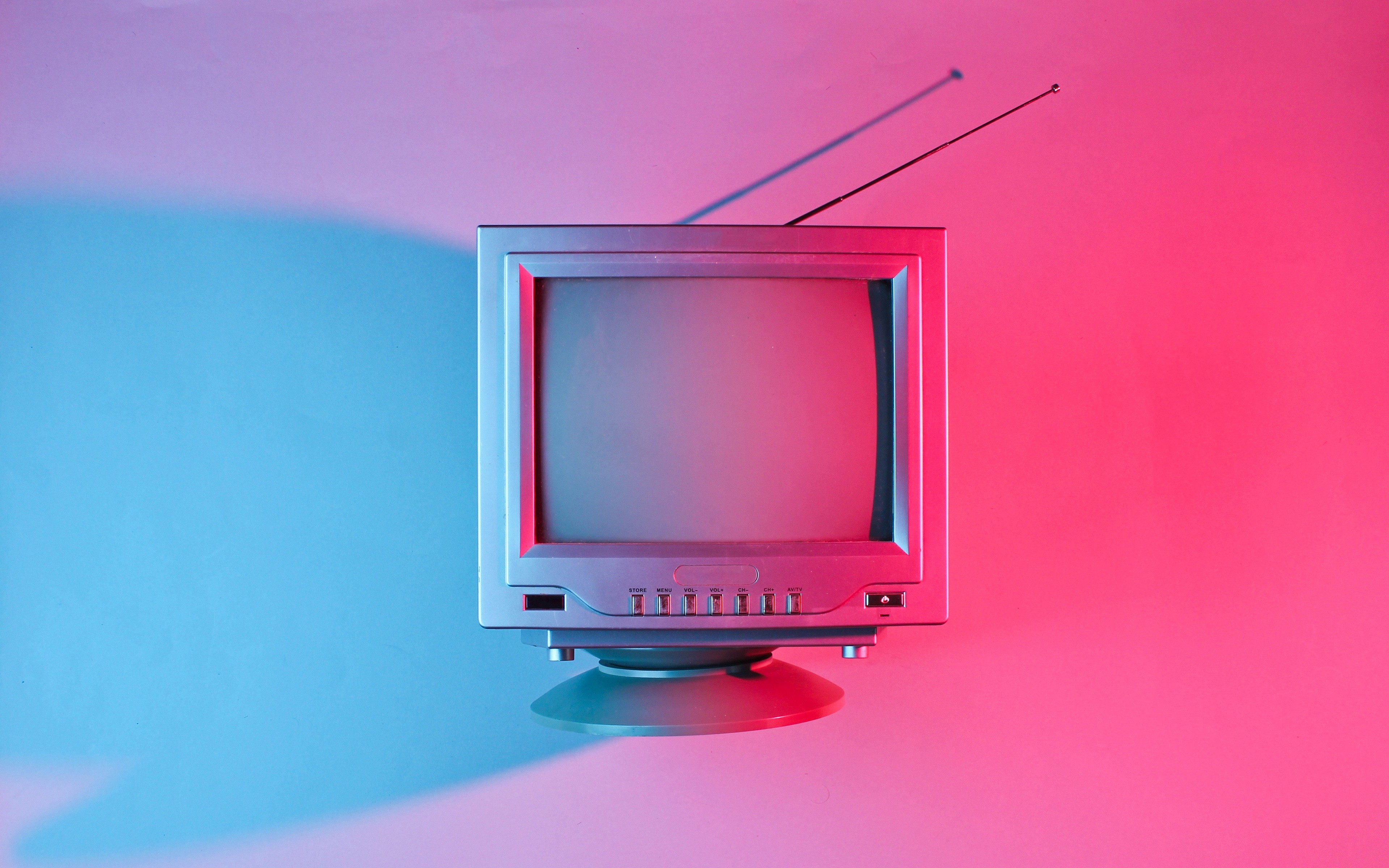 Download Vintage Television Pink Background Wallpaper in 3840x2400 Resolution