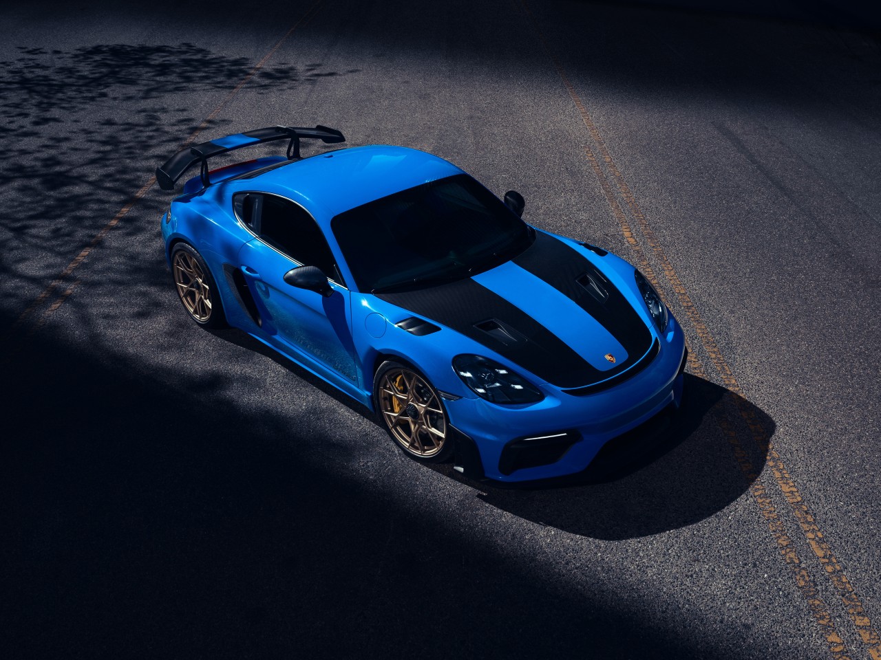 Download Blue Porsche 911 Sport Car Wallpaper in 1280x960 Resolution