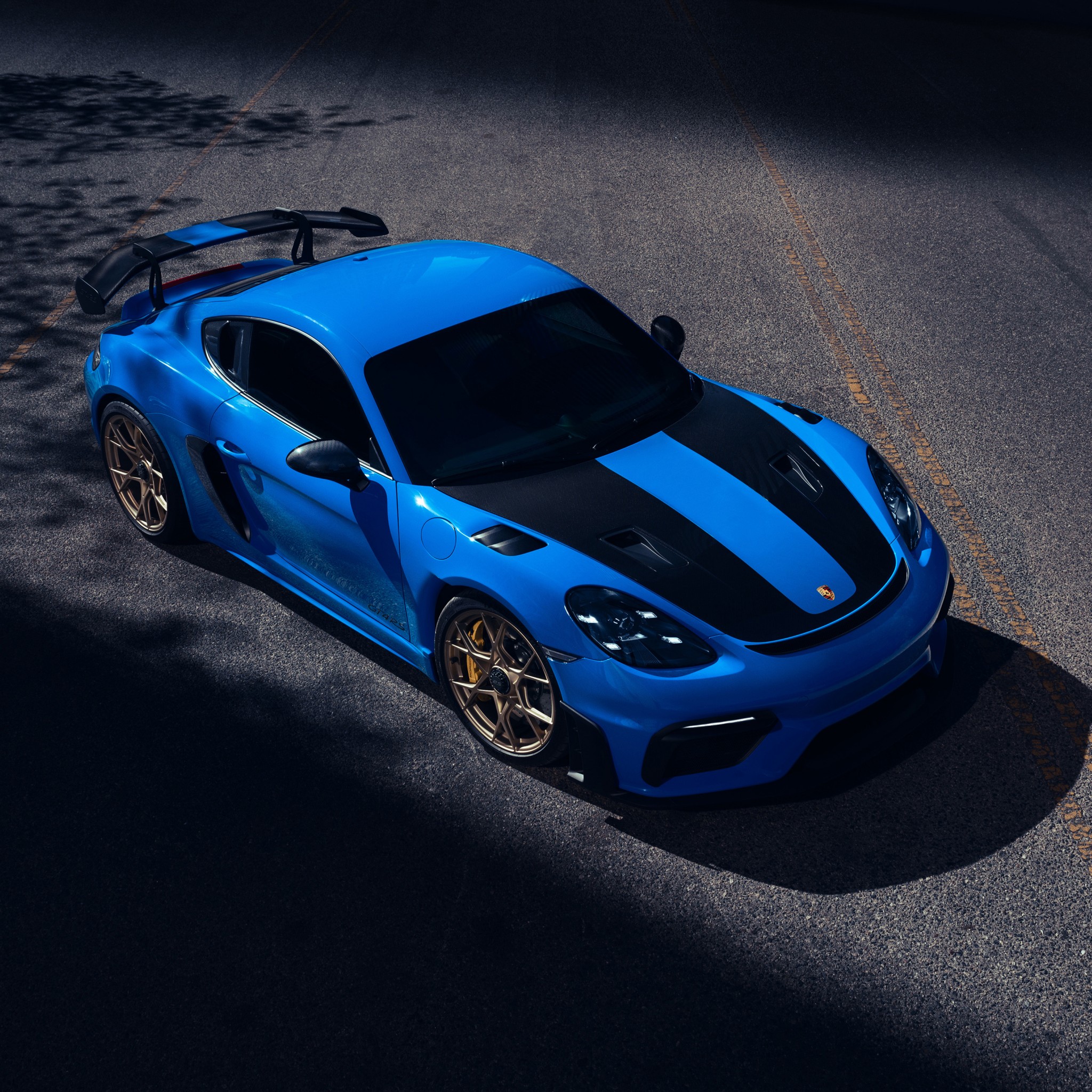 Download Blue Porsche 911 Sport Car Wallpaper in 2048x2048 Resolution