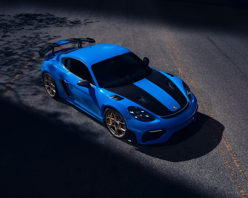 Download Blue Porsche 911 Sport Car Wallpaper in 960x768 Resolution